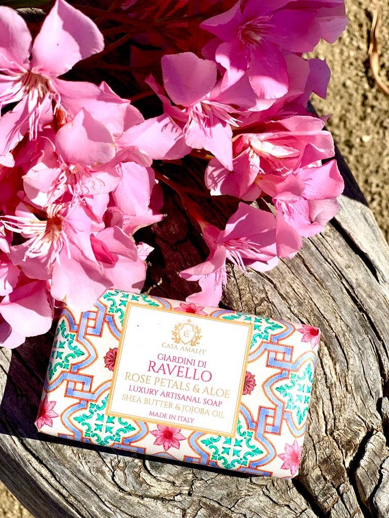 Saponetta Giardini Di Ravello con petali di rosa e aloe