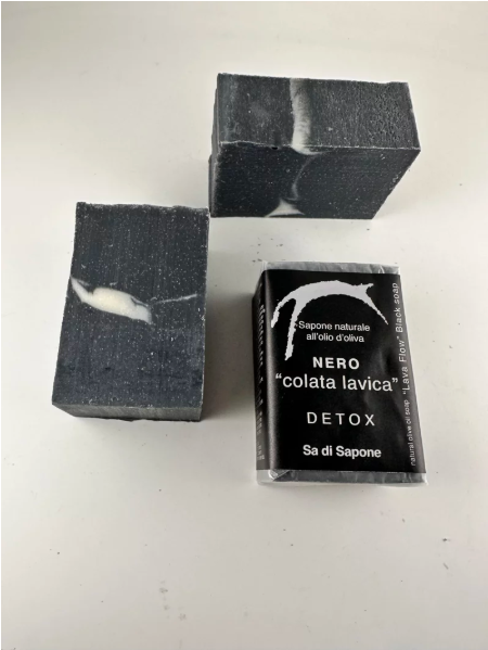Nero colata lavica sapone solido al carbone vegetale, pomice, propoli e salvia